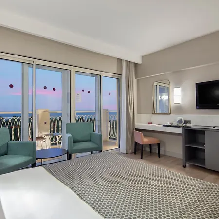 تريندي اسبندوس بيتش 5*